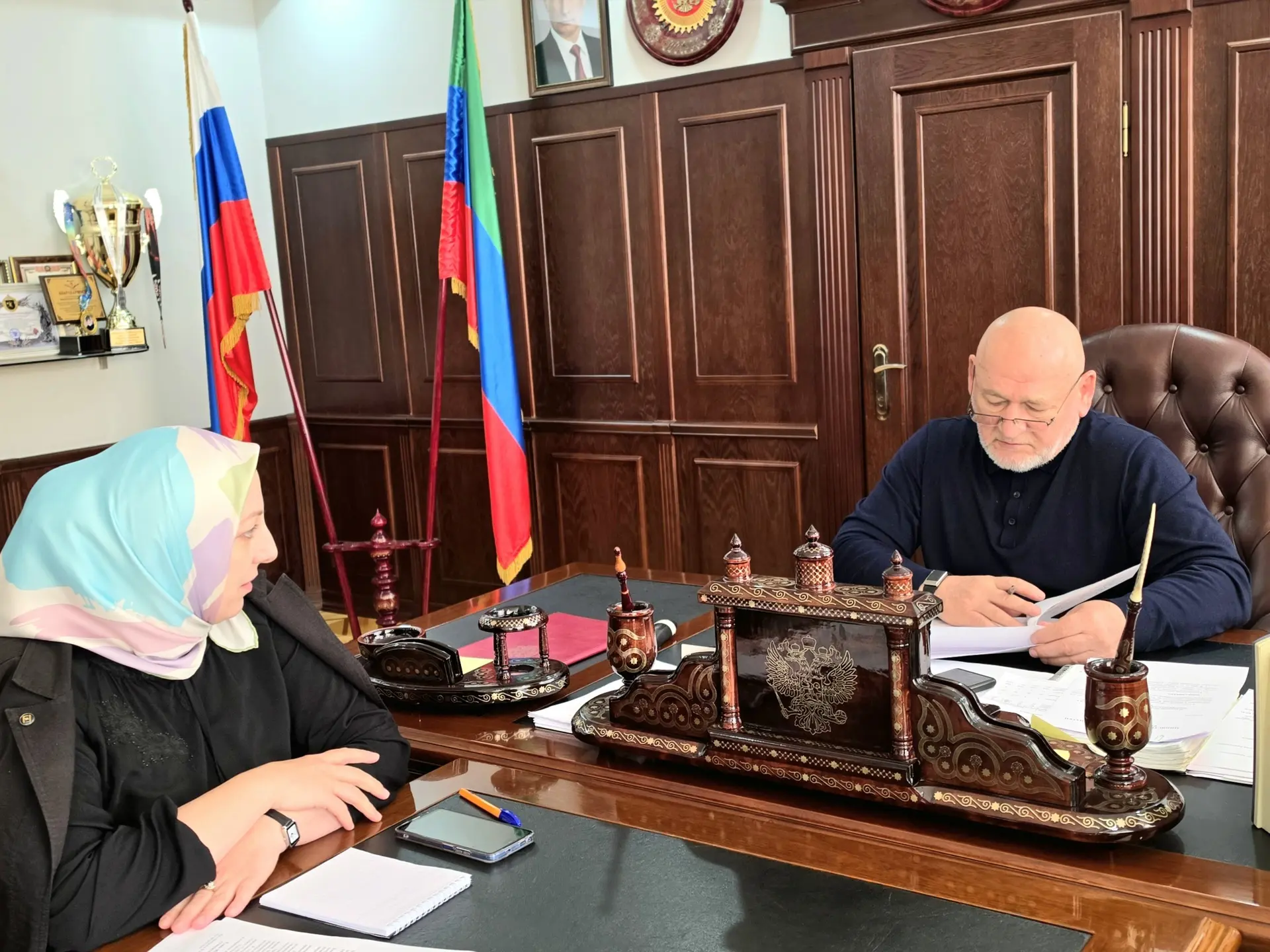 Глава Унцукульского района провел аппаратное совещание