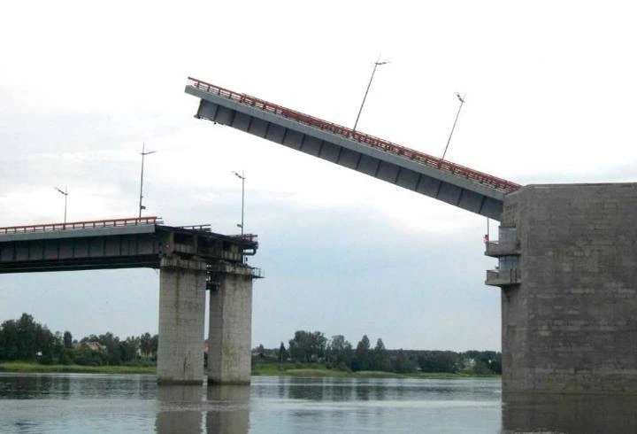 🚧 Ладожский мост не будут разводить до 11 октября