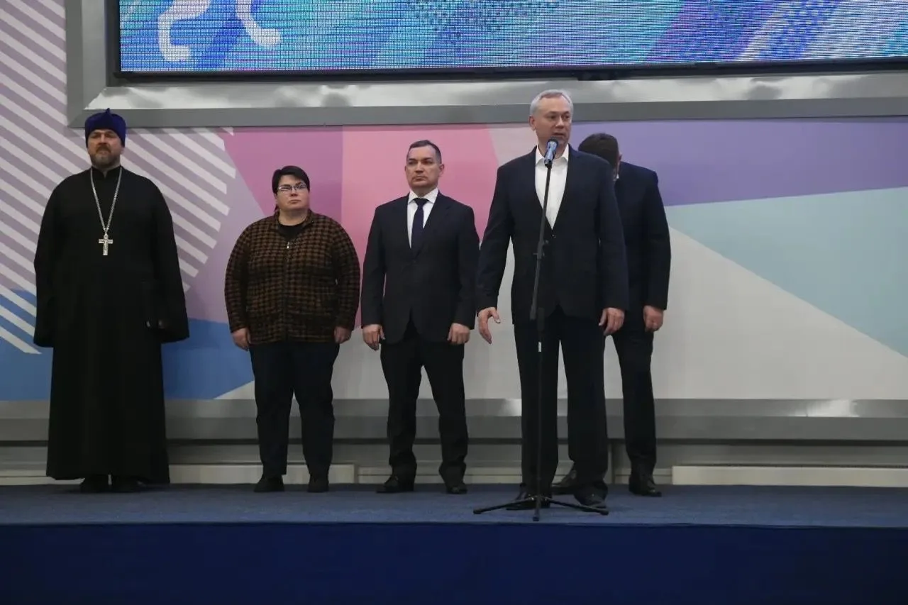 Клирик Новосибирской епархии приветствовал участников спортивных соревнований для ветер...