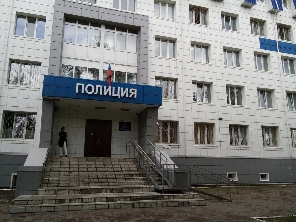 В пятницу  был в школе №16. Встречался с ребятами — говорили о мошенничестве.