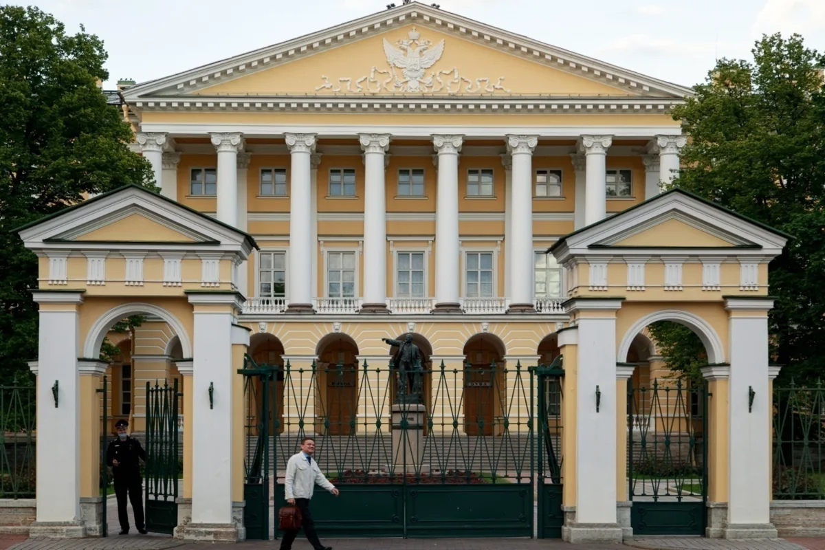 Путин наградил Болтина и Сухенко