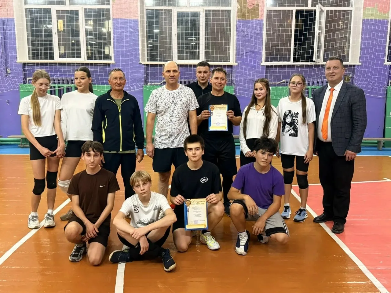 🏐 В лицее устроили волейбольный матч «Папы против детей»