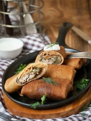 Блины с курицей, грибами и сыром