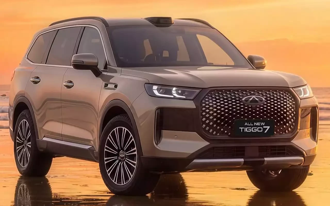 Обновлённый Chery Tiggo 7: салон стал лаконичнее, багажник — меньше, продажи — дороже