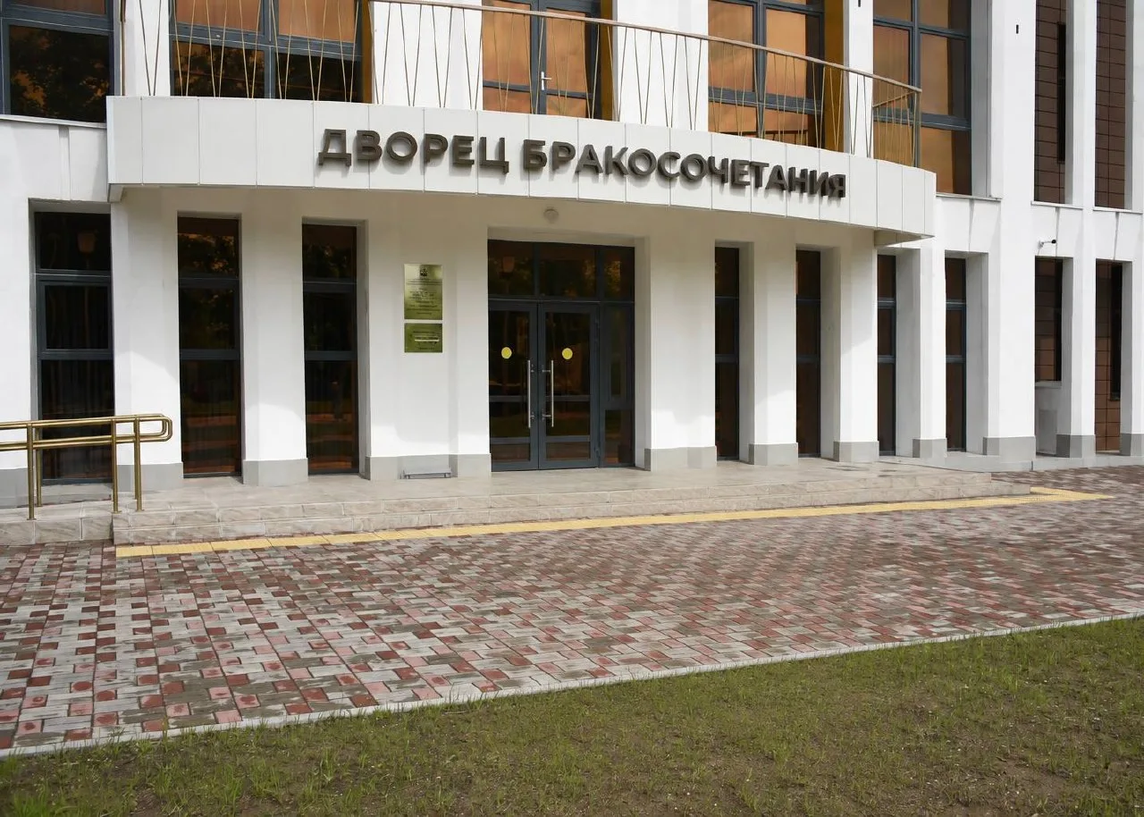Почти тысяча свадеб и 1200 новорождённых: Дворцу бракосочетания в Свободном исполнилось...
