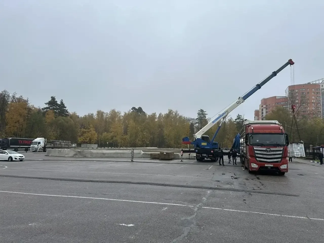 Каток у стадиона «Сатурн» готовят к открытию