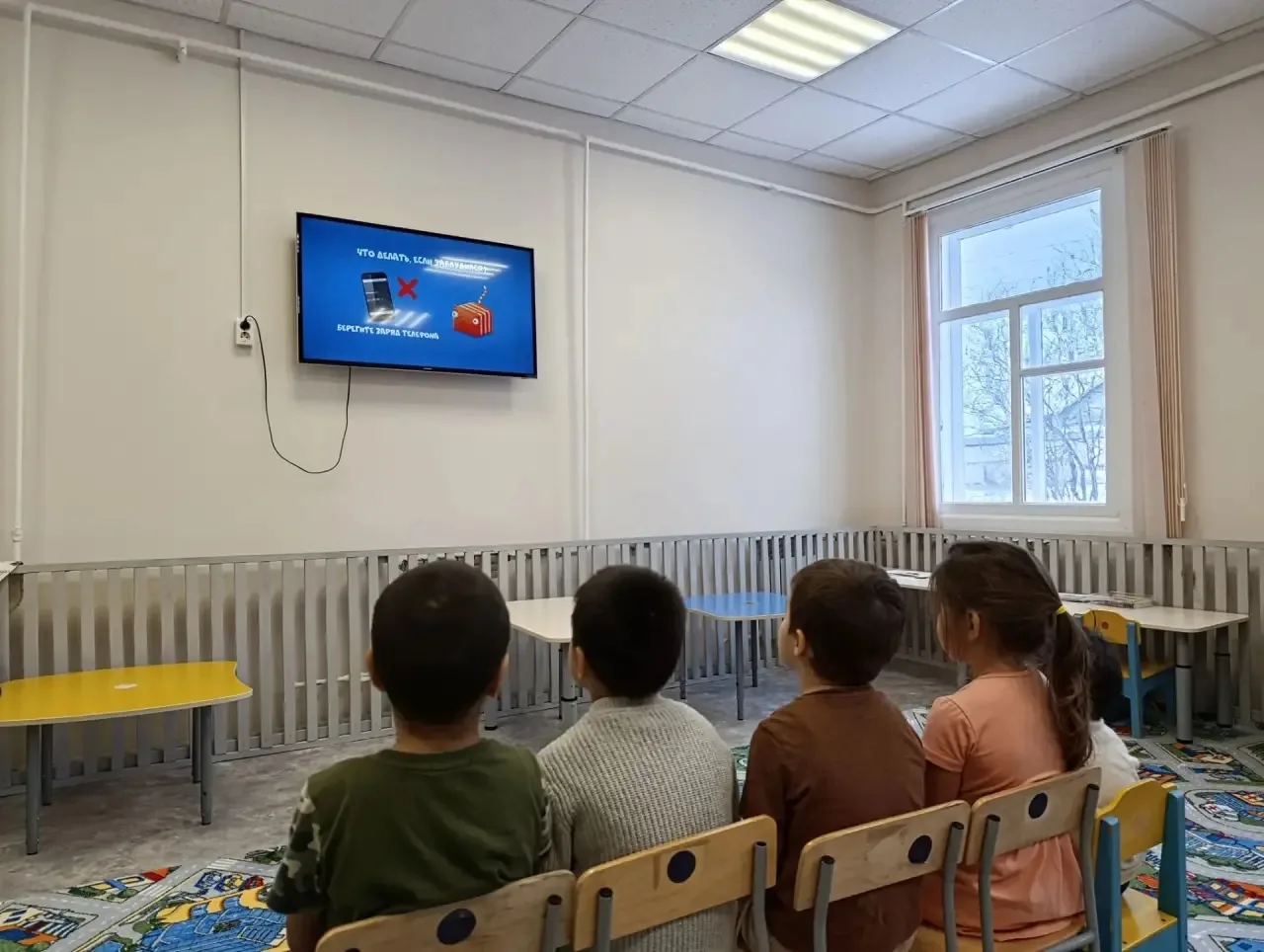 Сегодня ребята из детского сада «НШ-ДС с. Илирней» после просмотра обучающего мультфиль...