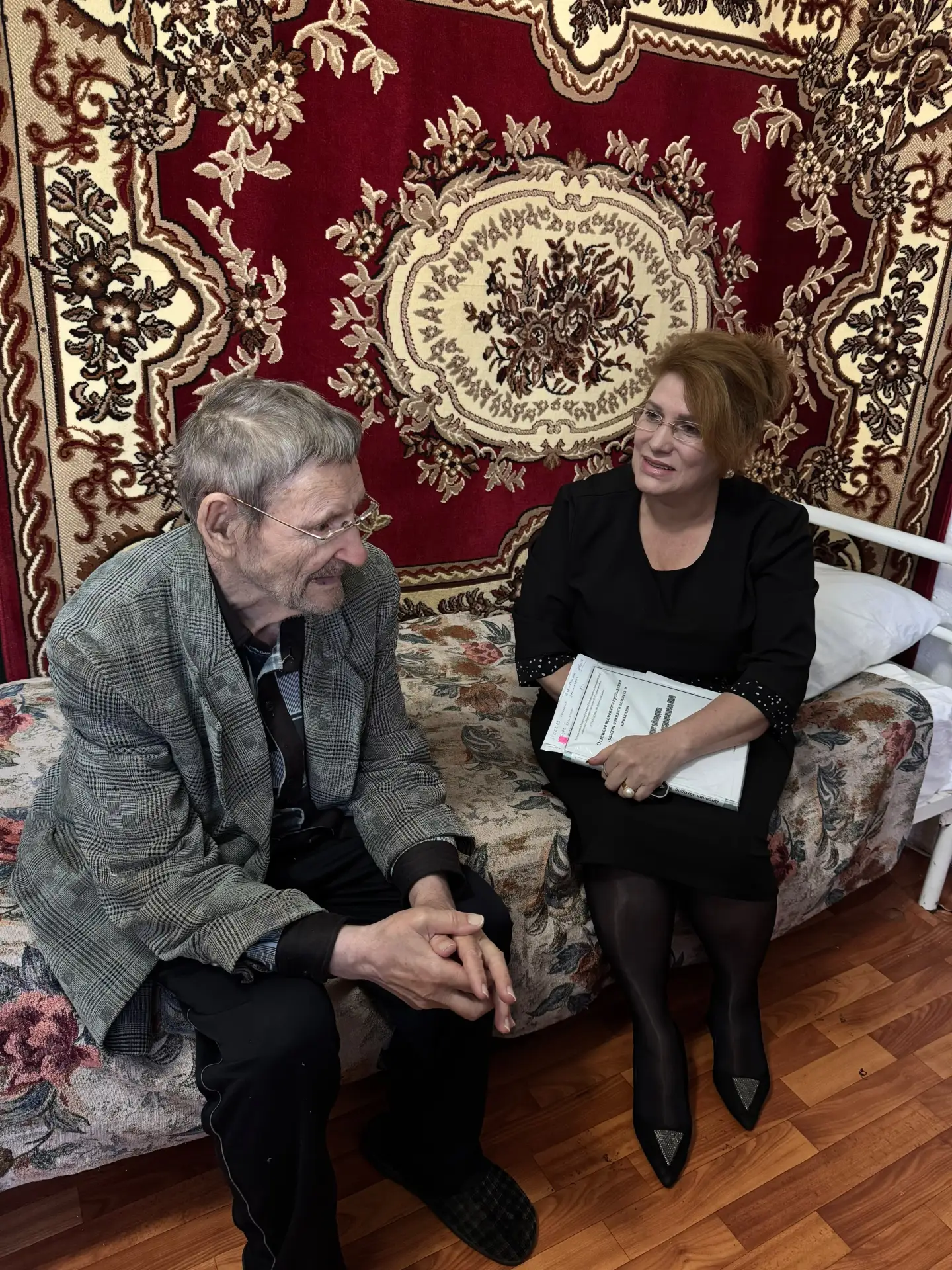 Для беседы с пожилыми людьми в Доме «Милосердия» , приуроченной ко Дню учителя, я подоб...