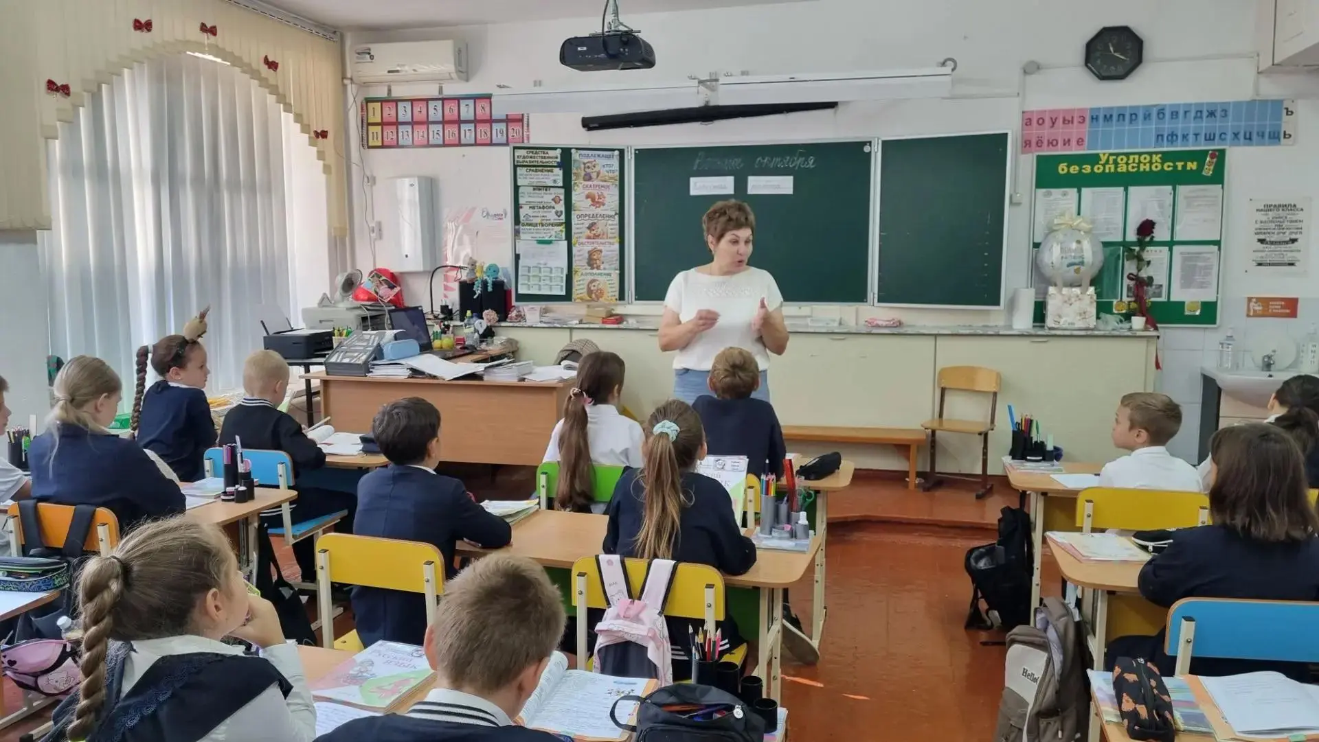 8 Октября социальный педагог Архипова Н. В. провела встречу‑беседу с учащимися 4 «Д» кл...