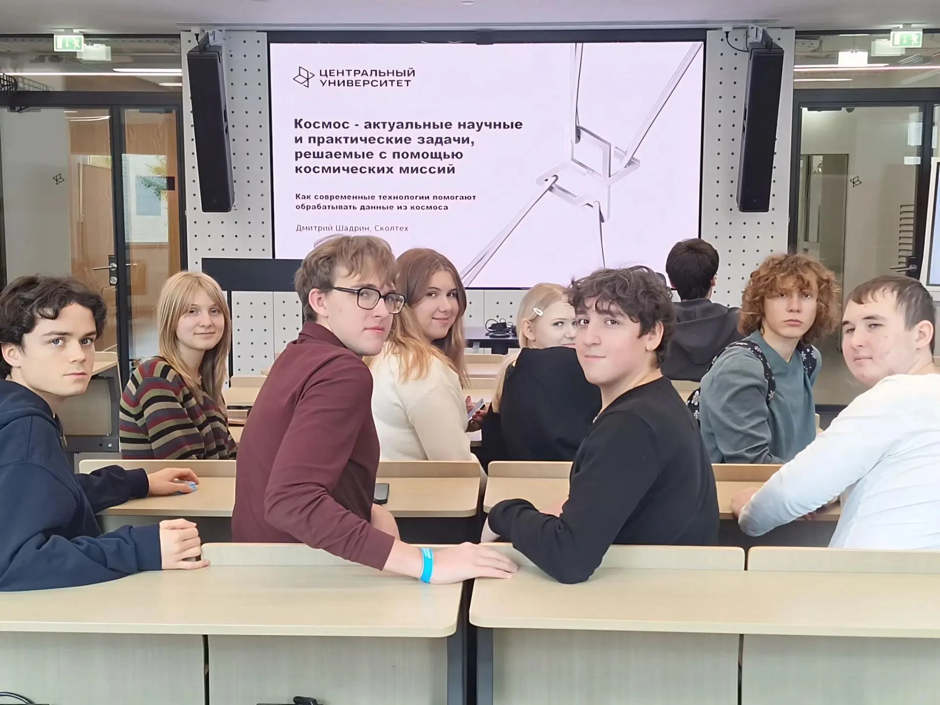 🎉 Фестиваль "Наука 0+": 10–11 классы покоряют мир науки! 🎉