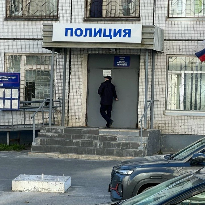 ❗️🚔Мертвого мужчину нашли недалеко от отдела полиции в Петрозаводске. Сегодня, 11 октя...