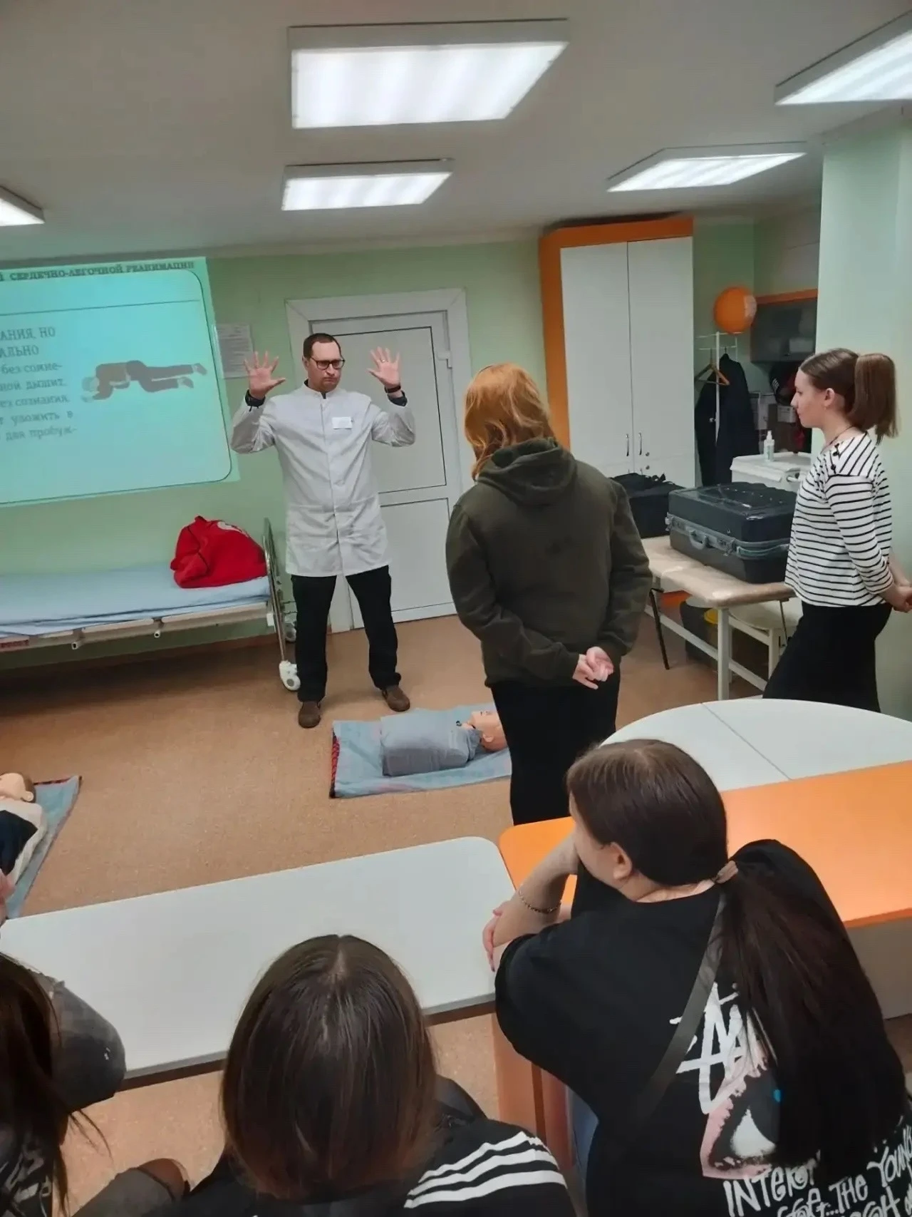 Профессиональные пробы для школьников стартовали в Великолукском медицинском колледже.