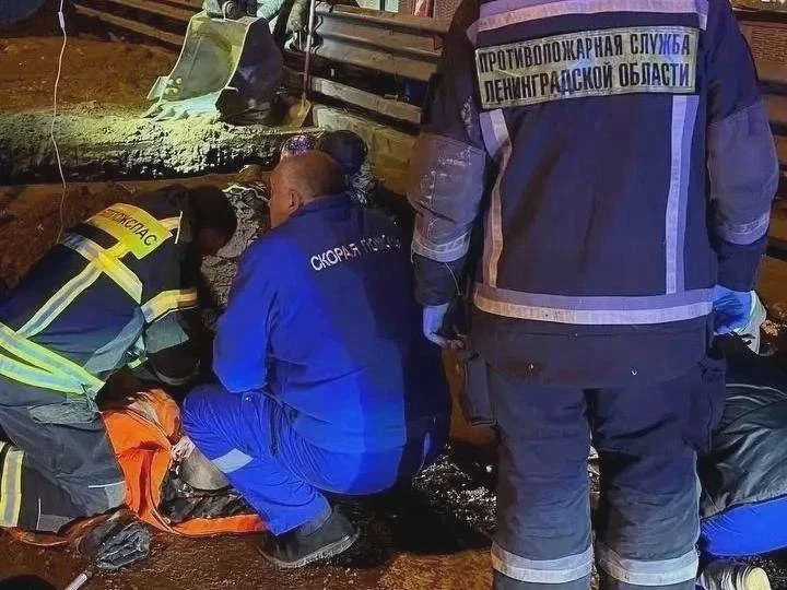 На КАД погиб рабочий, засыпанный песком