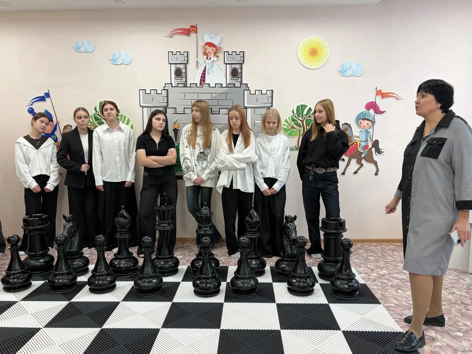👧✨ Девочки 8А класса посетили увлекательную экскурсию в детский сад №80 "Светлячок"! 👧✨
