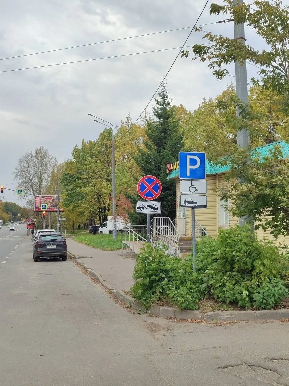 Противоречивые дорожные знаки обнаружили на улице Казани