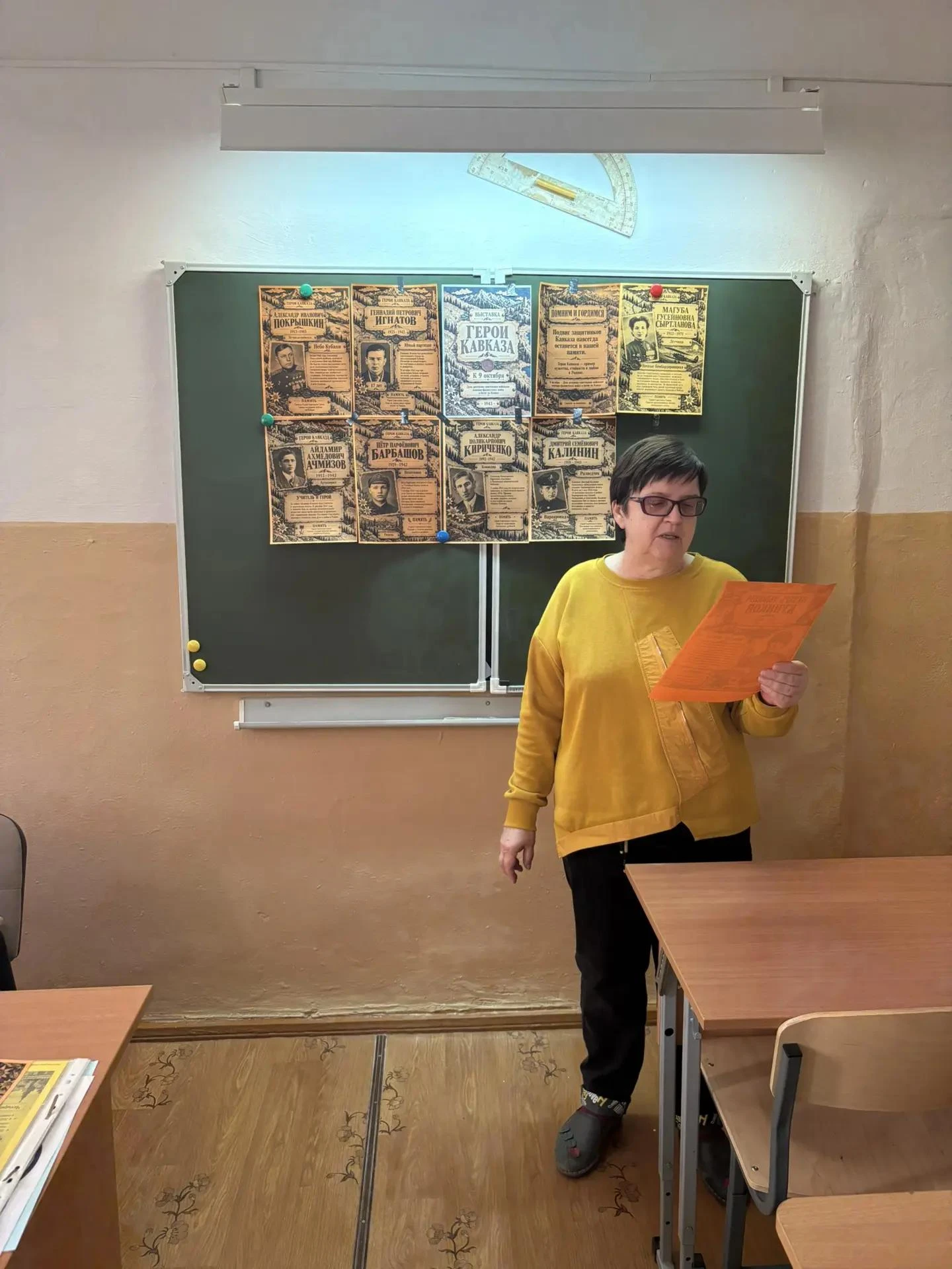 В рамках месячника по профилактике вредных привычек с учащимися проведена беседа "Алког...