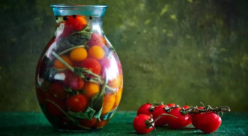 СОЛЕНЫЕ ЧЕРРИ С БАЗИЛИКОМ