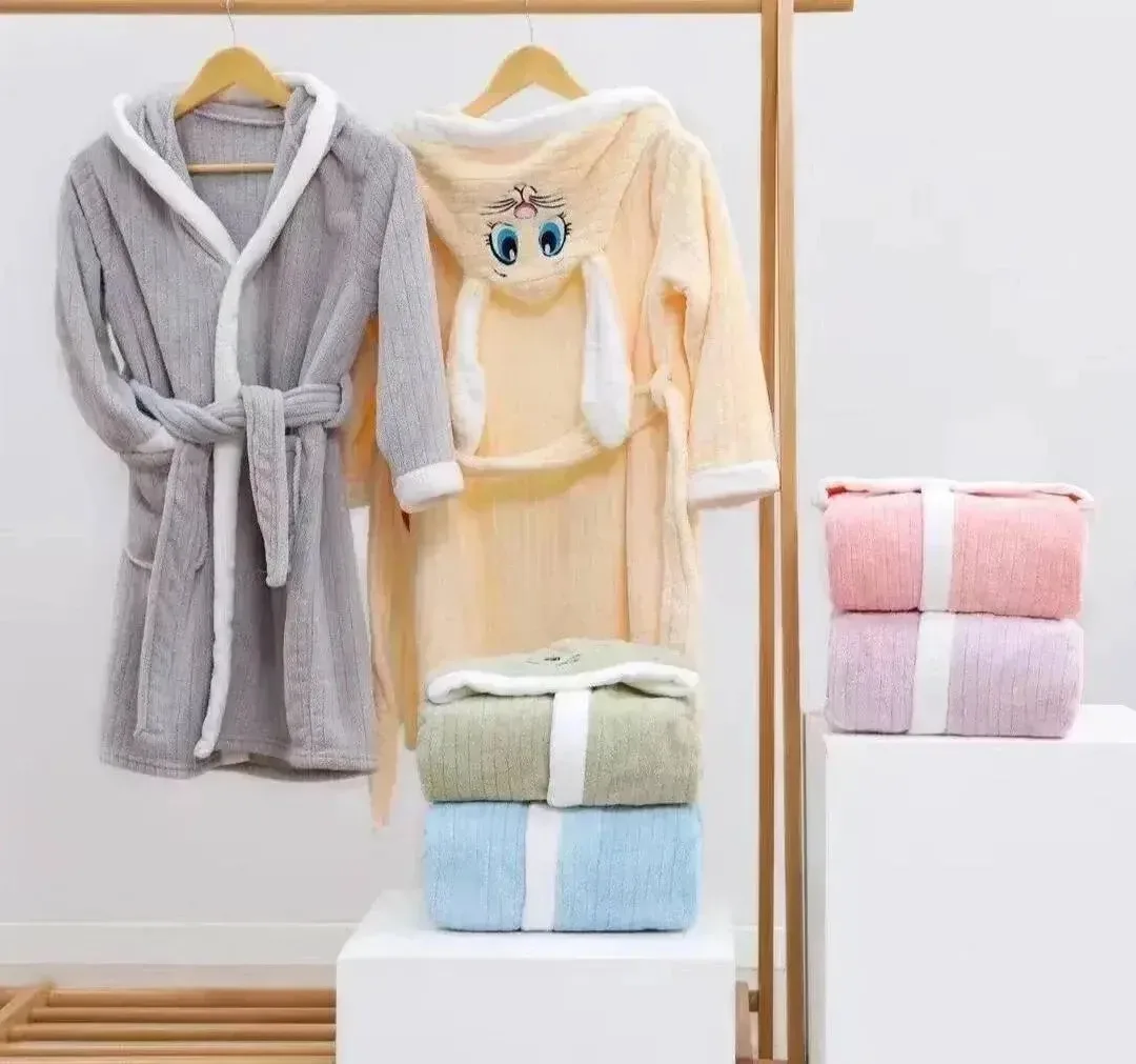 Детский халат🐰 выполнен из мягкой микрофибры.