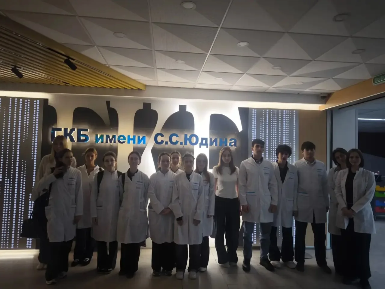 🩺 Как перестать просто мечтать о медицине и начать общаться с реальными врачами?