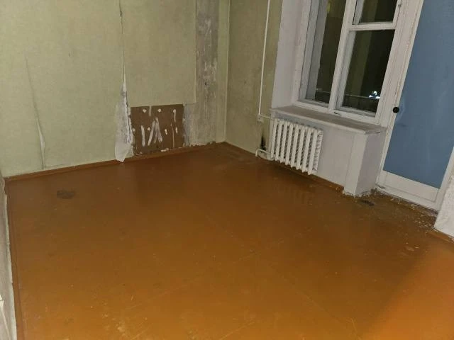Сломать деревянный пол в квартире, 2  комнаты ( 9 и 12 кв м), кухня. Без выноса мусора....