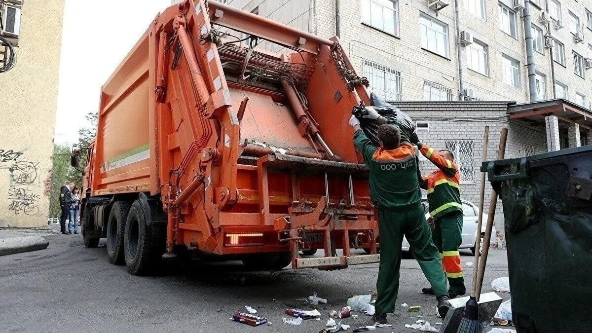 «Благоустройство вышло боком: во дворе на Герцена, 2 мусоровоз не может подъехать к кон...
