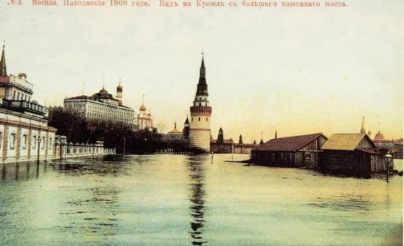 🏛️ Кремль над водой во время наводнения 1908 года