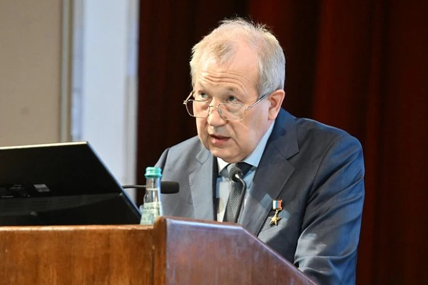 Российская лунная программа идет по плану, заявил РИА Новости президент РАН Геннадий Кр...