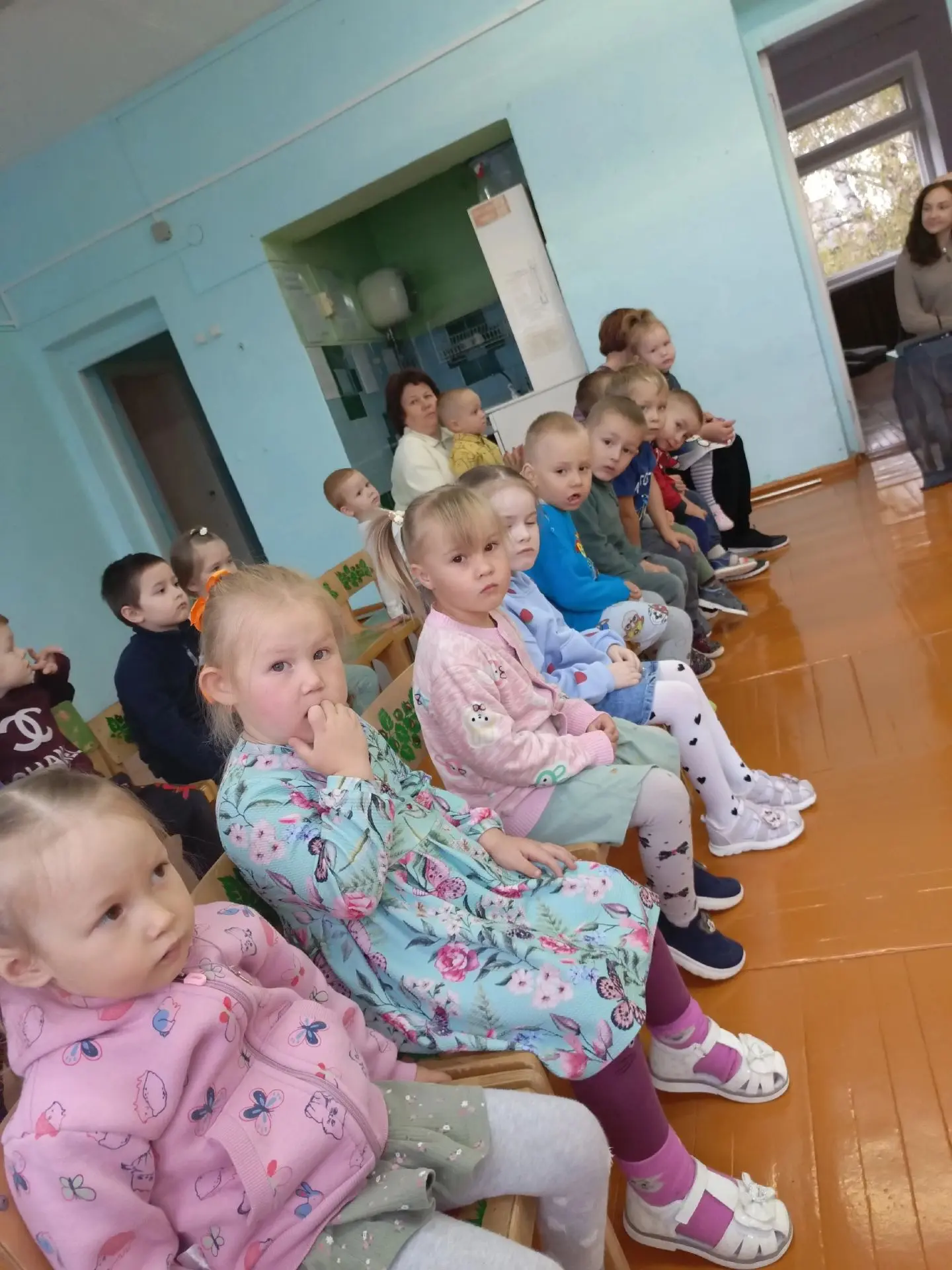 Сегодня мы окунулись в настоящую осеннюю сказку! Театр «Аленький цветочек» подарил нам ...