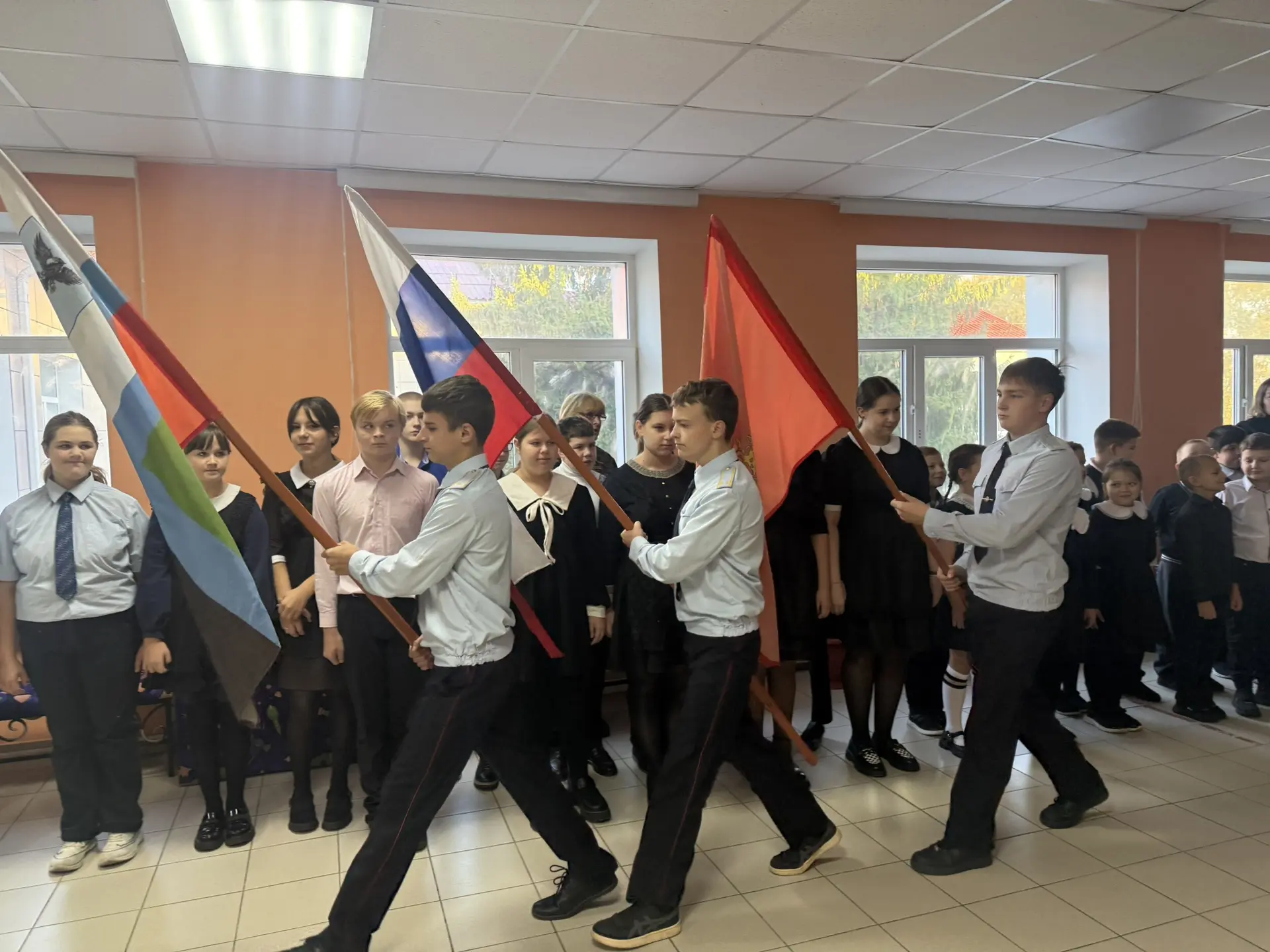 🇷🇺✨ 12 октября в МБОУ «Стригуновская СОШ» состоялась традиционная еженедельная линейка.
