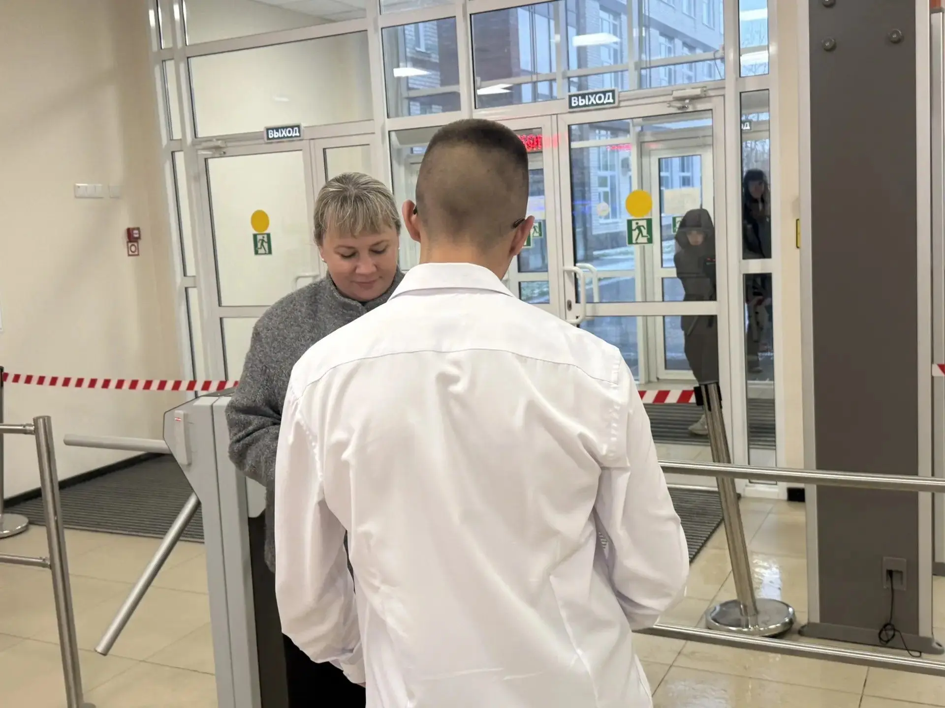 Утро 5 октября в нашей школе началось с праздничного настроения.
