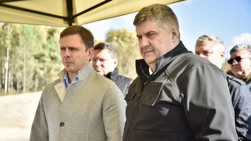 🚧 Глава Росавтодора Роман Новиков и губернатор Андрей Клычков проинспектировали строит...