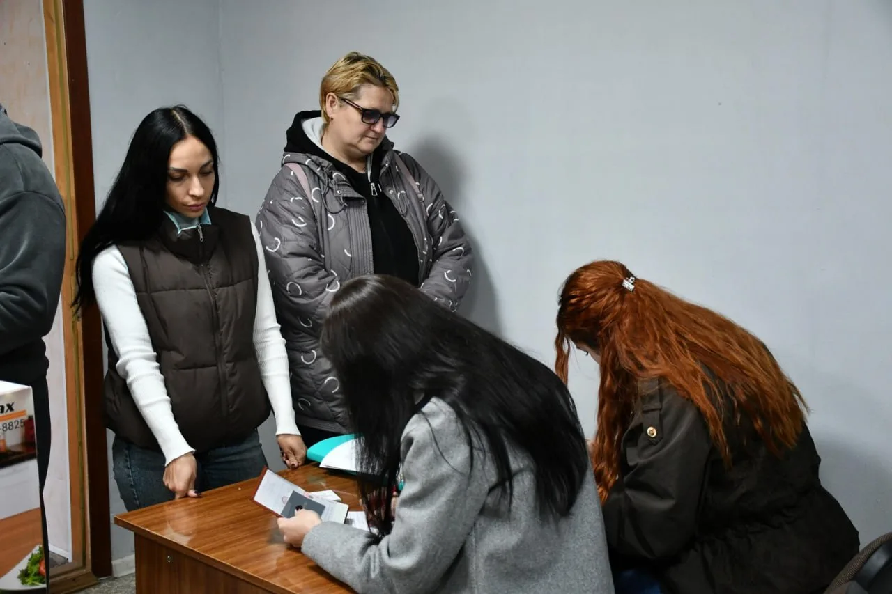 Многодетным семьям Кировского вручили современные аэрогрили