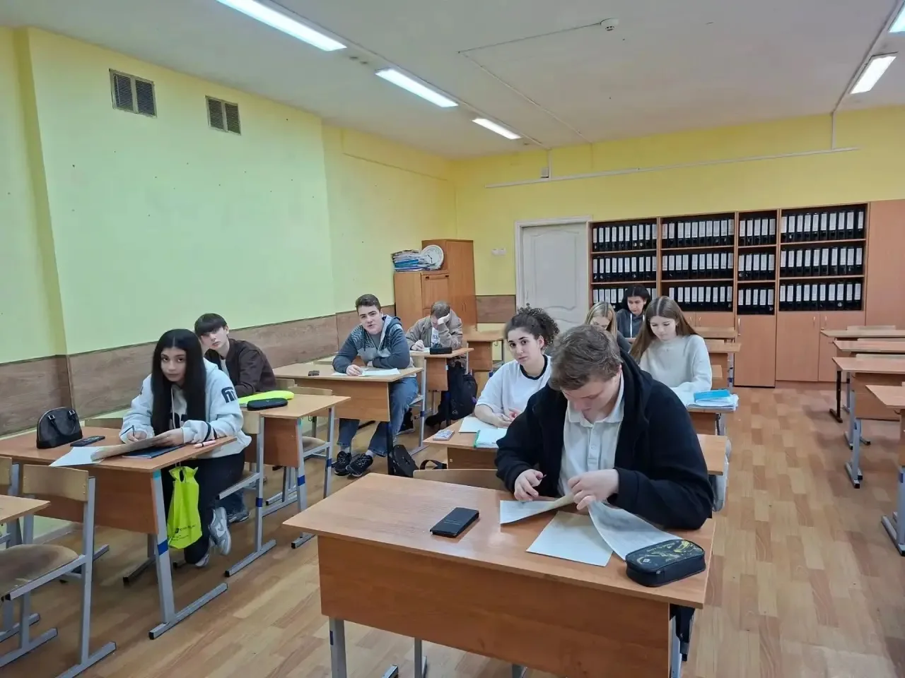 Для наших одиннадцатиклассников каникулы — не время для отдыха, а время для "умного" ст...