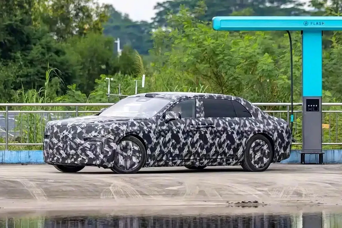 BYD готовит 5,5-метровый лимузин Yangwang HU для конкуренции с Rolls-Royce Phantom