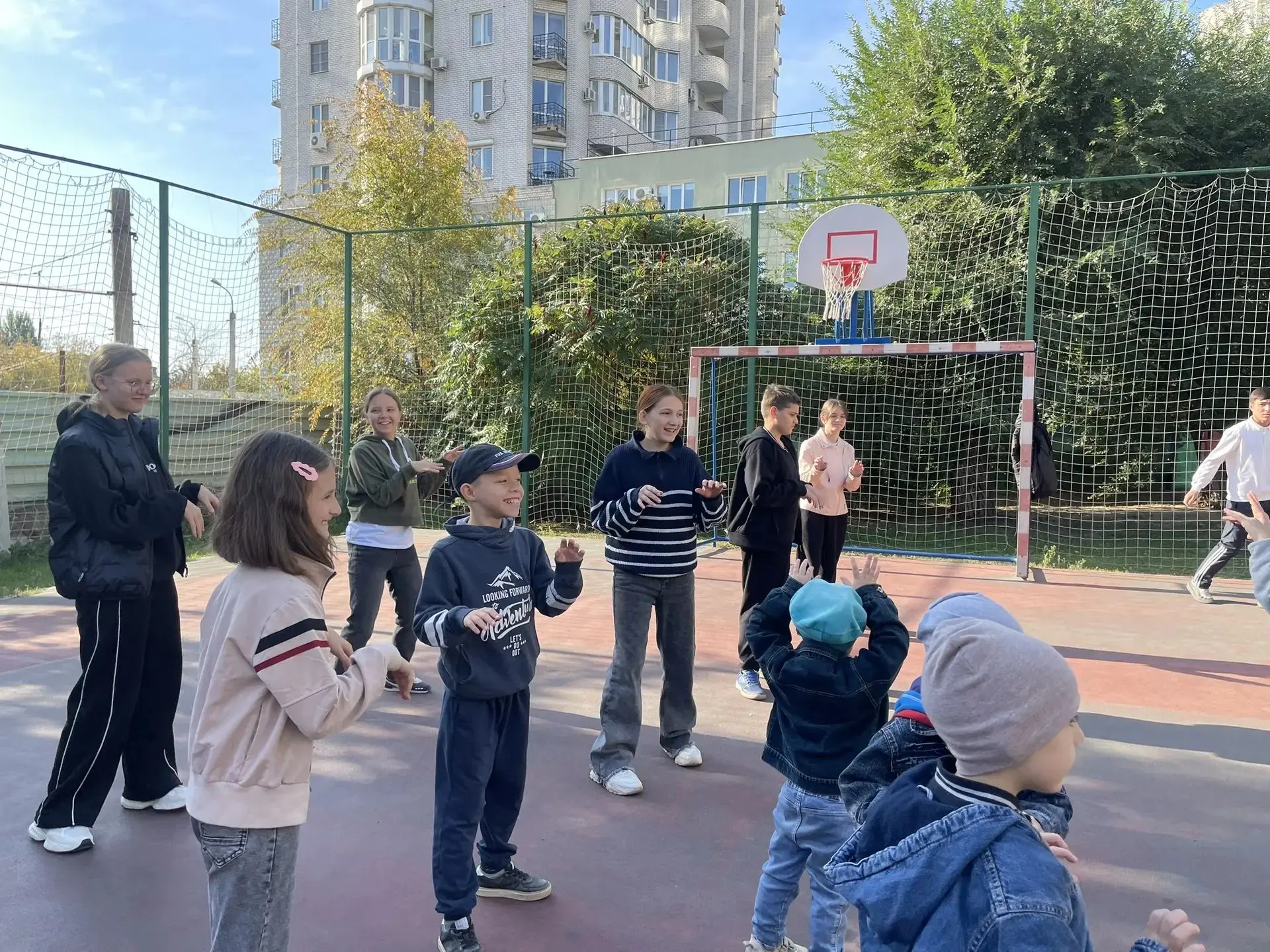 🌞Каждое утро у наших ребят начинается с бодрой музыки, звонкого смеха и… 🪂утренней за...