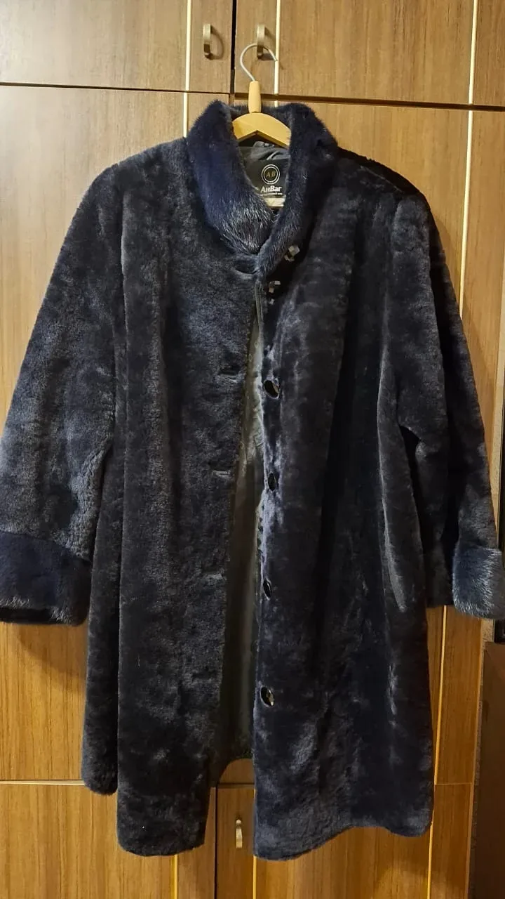 Продам. Шуба мутон, практически новая 15000р. Коляска инвалидная с эл.приводом, новая 3...