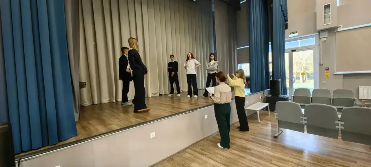 🎭 «Открытая сцена» продолжается в 406 гимназии!