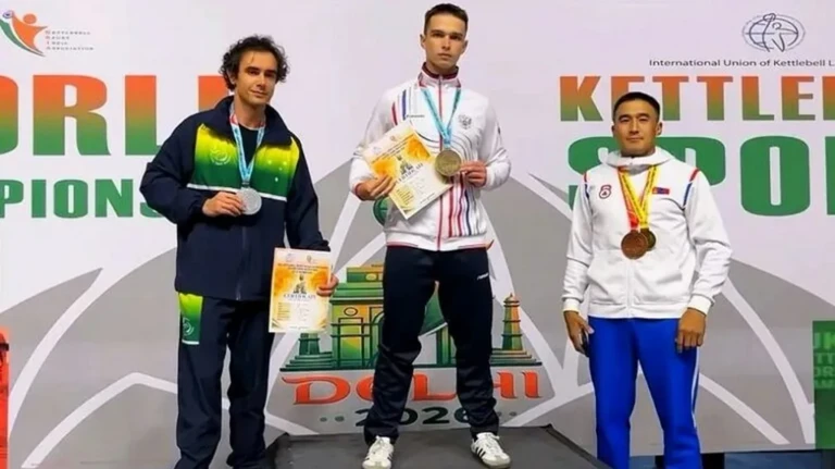 Новозыбковец Максим Бессонов стал абсолютным чемпионом мира по гиревому спорту среди юн...
