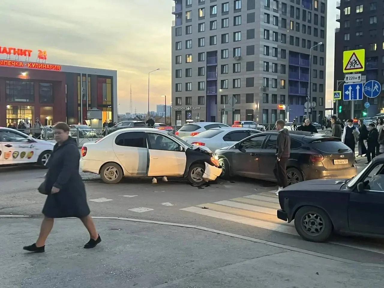 Авария на перекрёстке в ЖК «Погода»