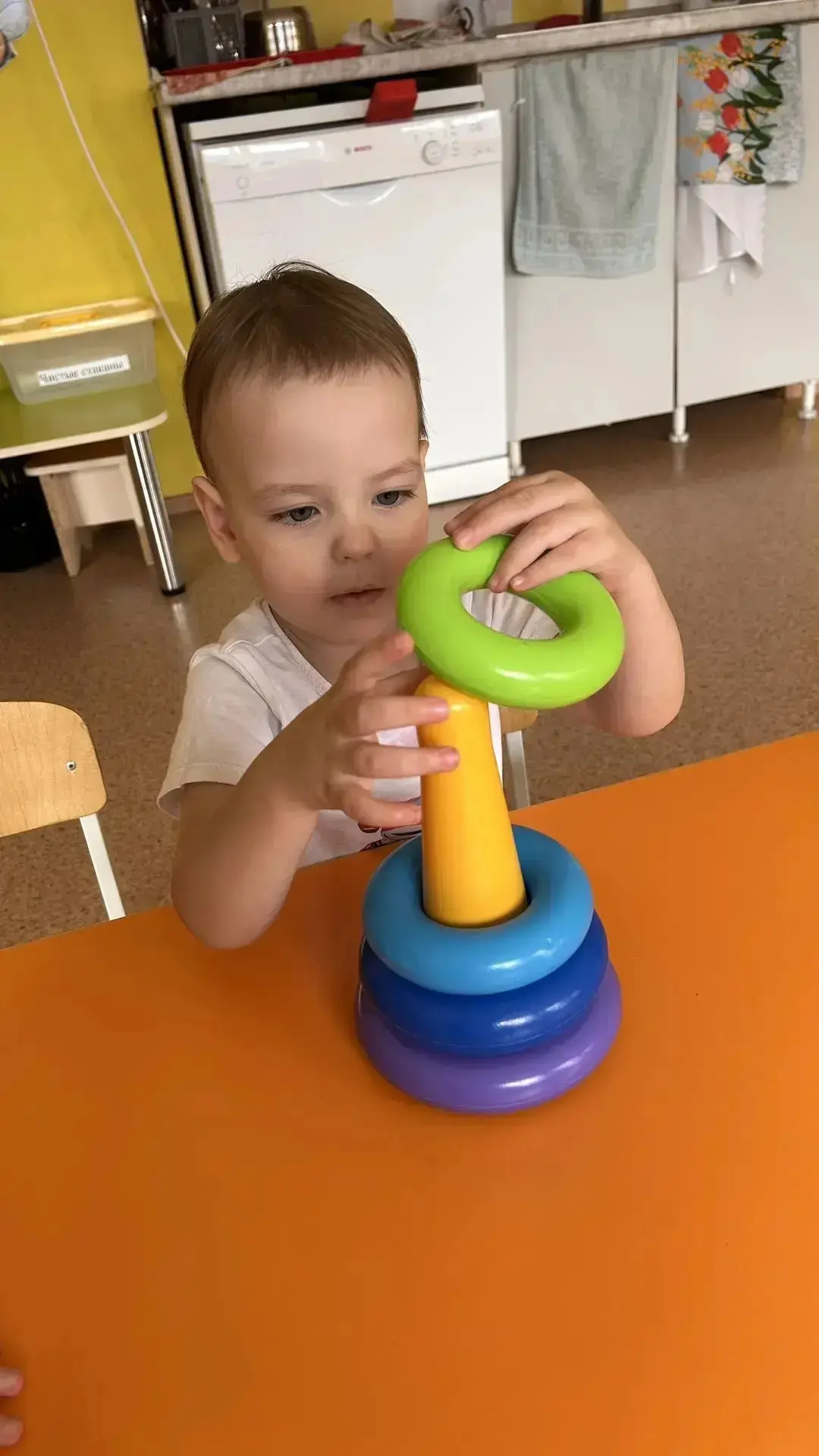👫В возрасте 2 - 3 лет у детей активно развивается мелкая моторика, сенсорное восприяти...