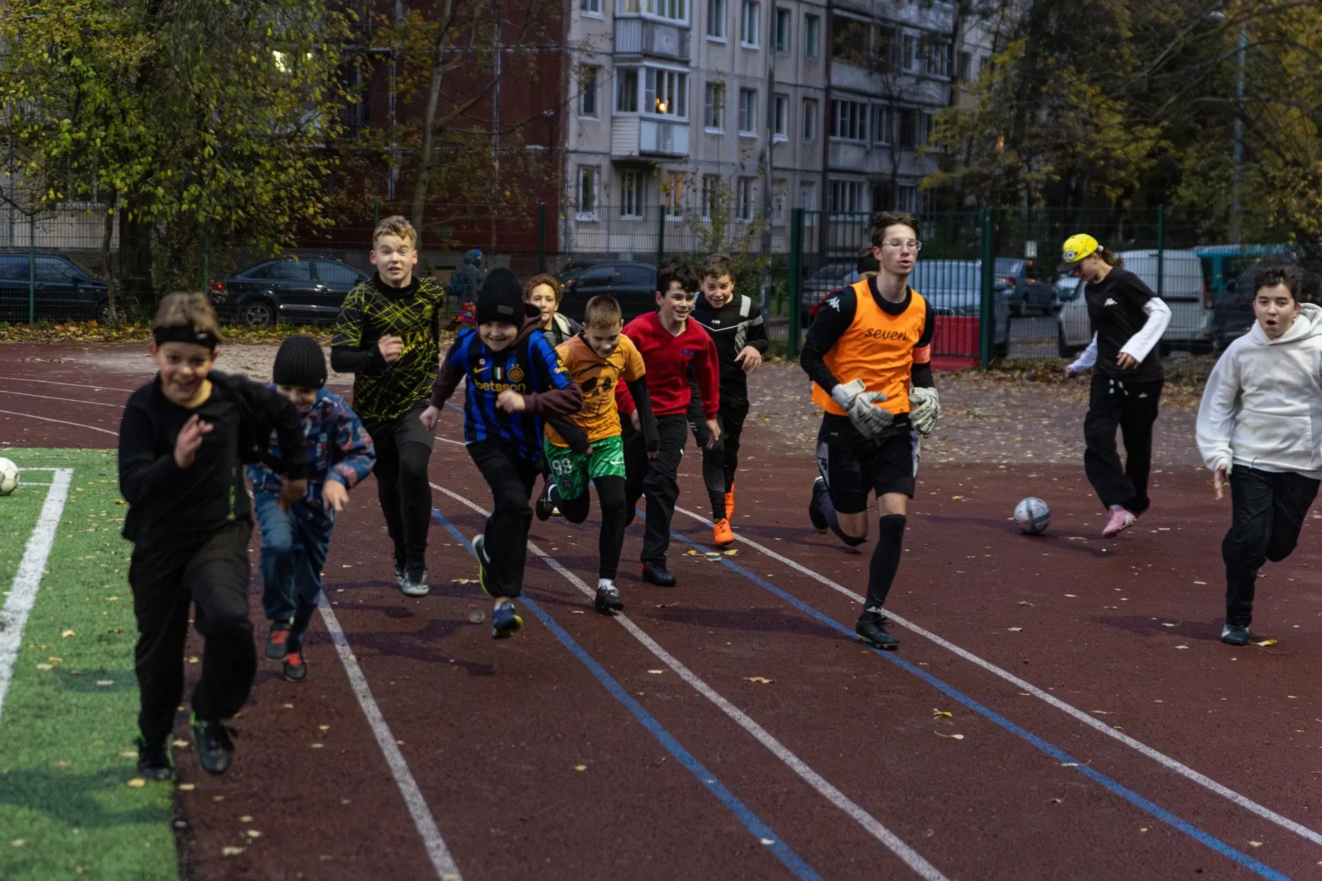 ⚽ На очередной тренировке юные футболисты под руководством инструктора по спорту Евгени...