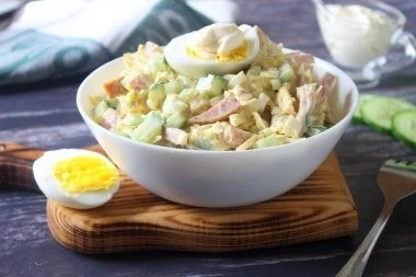 Салат с яйцом и ветчиной 🥗