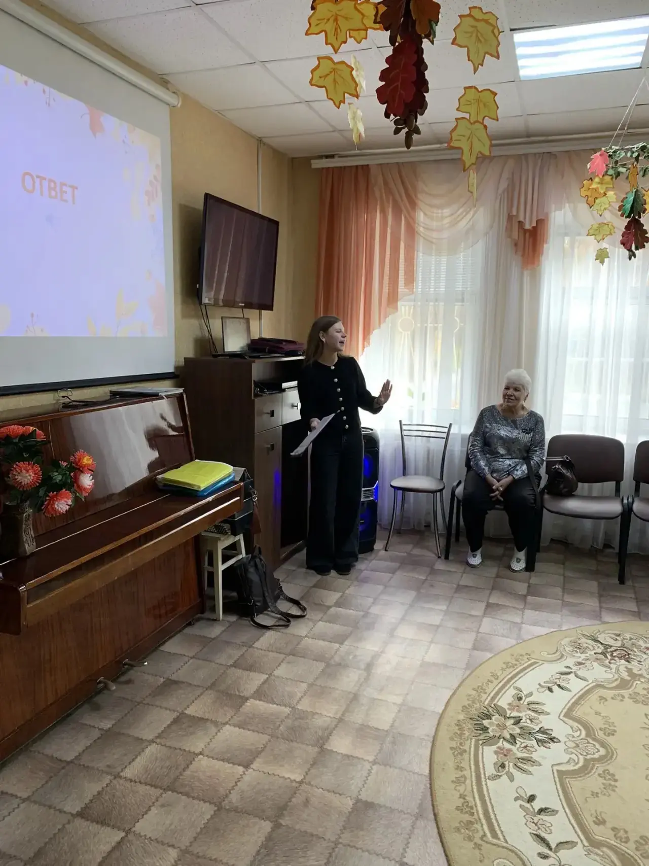 Тепло на улице и тепло на душе от этих встреч! 🍂👵🏻