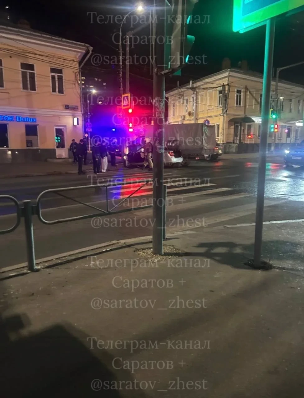 В Балашове опубликовали кадры с места ДТП на Московской