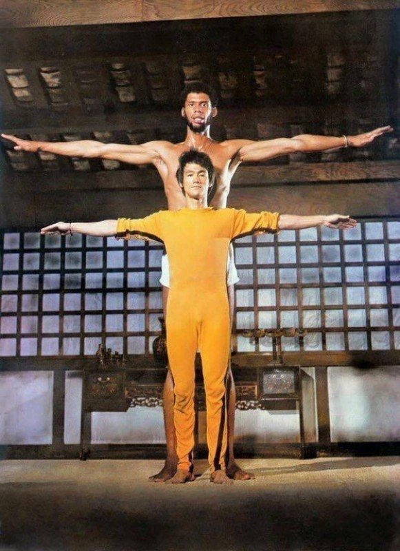 Брюс Ли и Карем Абдул Джаббар на съемочной площадке Game of Death, 1972 год