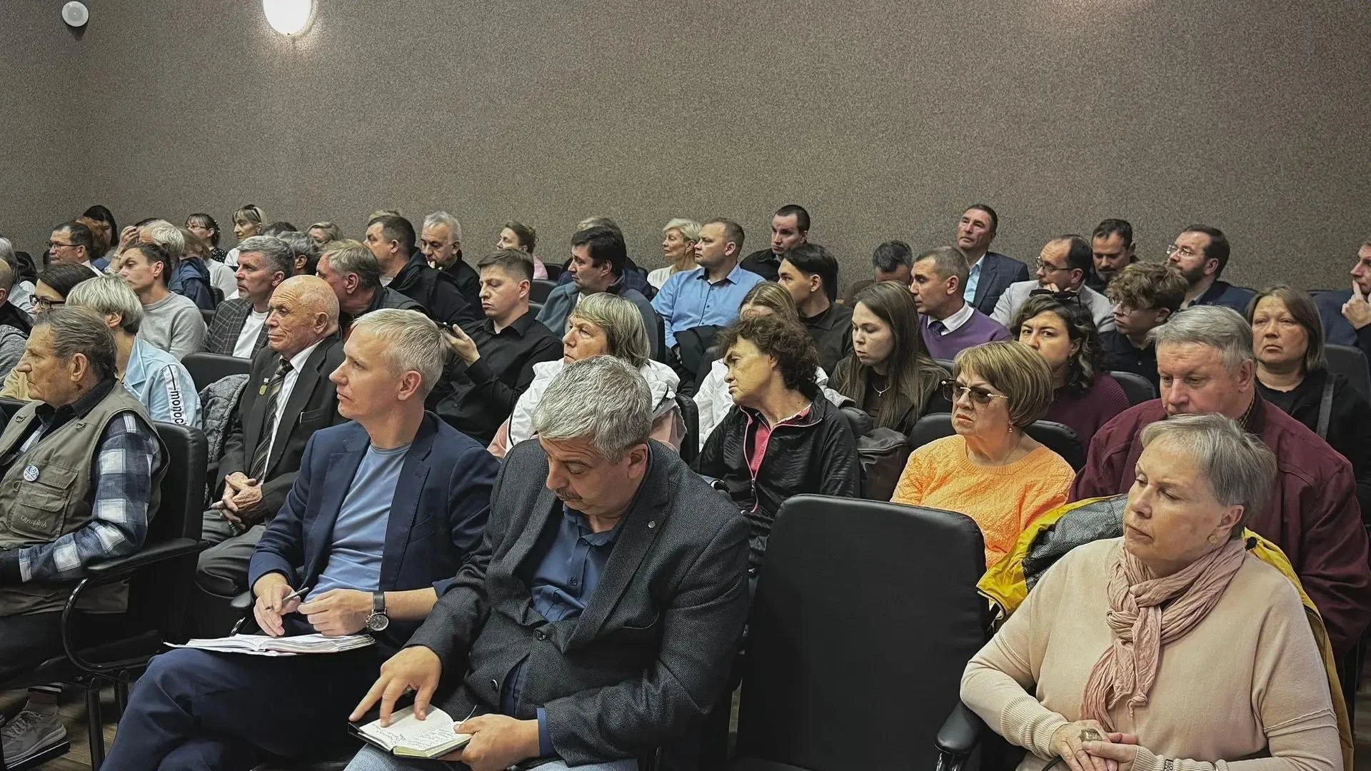 🤝Жители Озёрска встретились с главой города: честный разговор о проблемах и совместных...