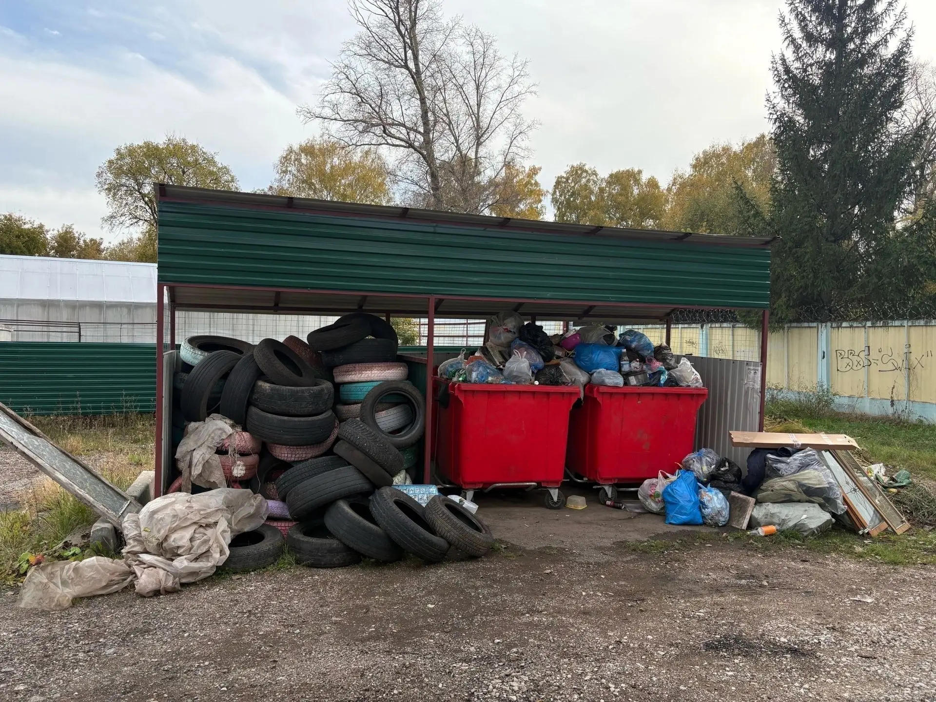 Жительница Стерлитамака обратилась с жалобой на неудовлетворительное состояние контейне...