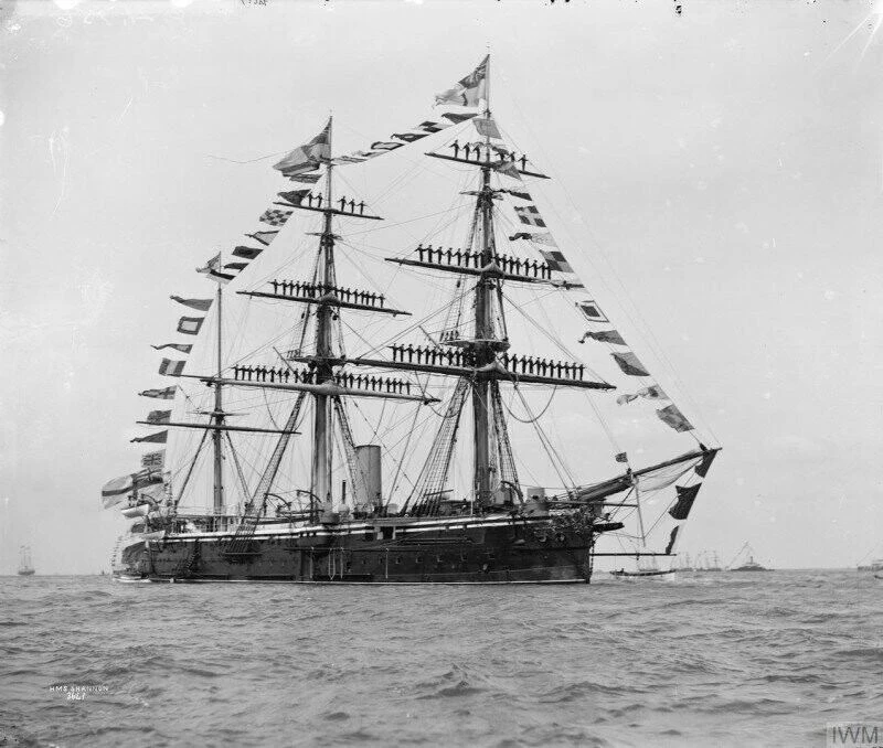 Броненосный крейсер Шэннон на параде, 1889 год
