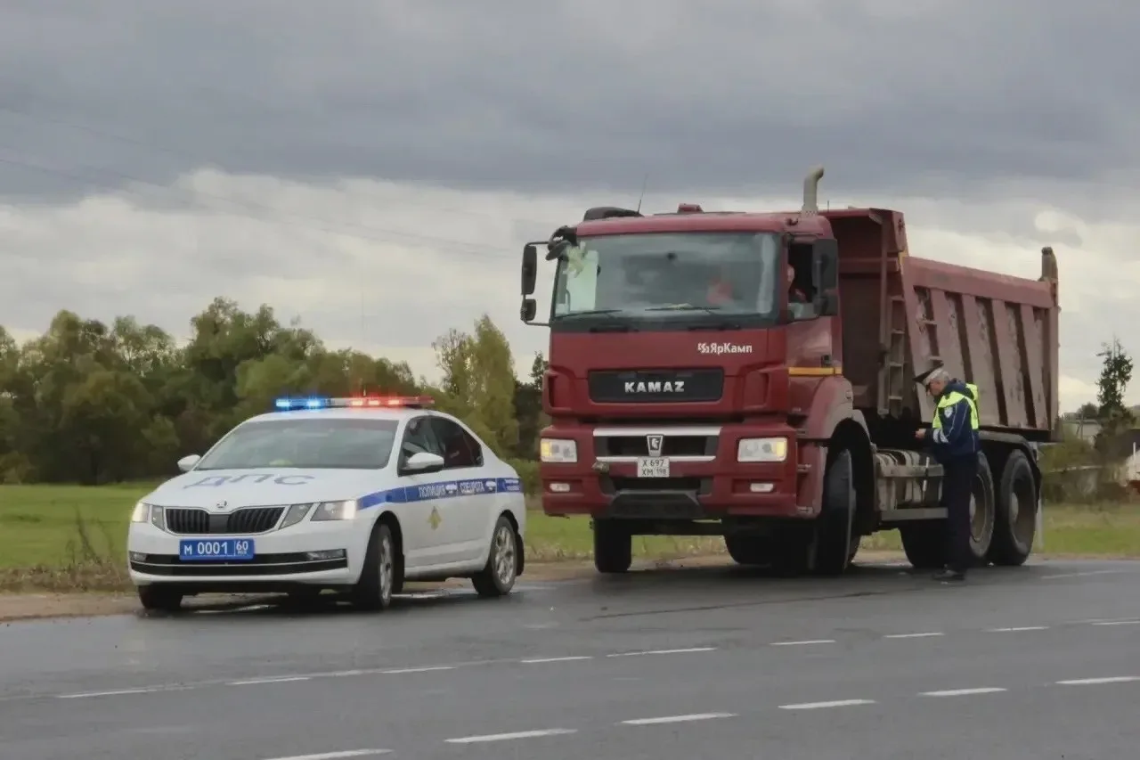 🚛 Рейды для проверки грузовиков в Псковской области