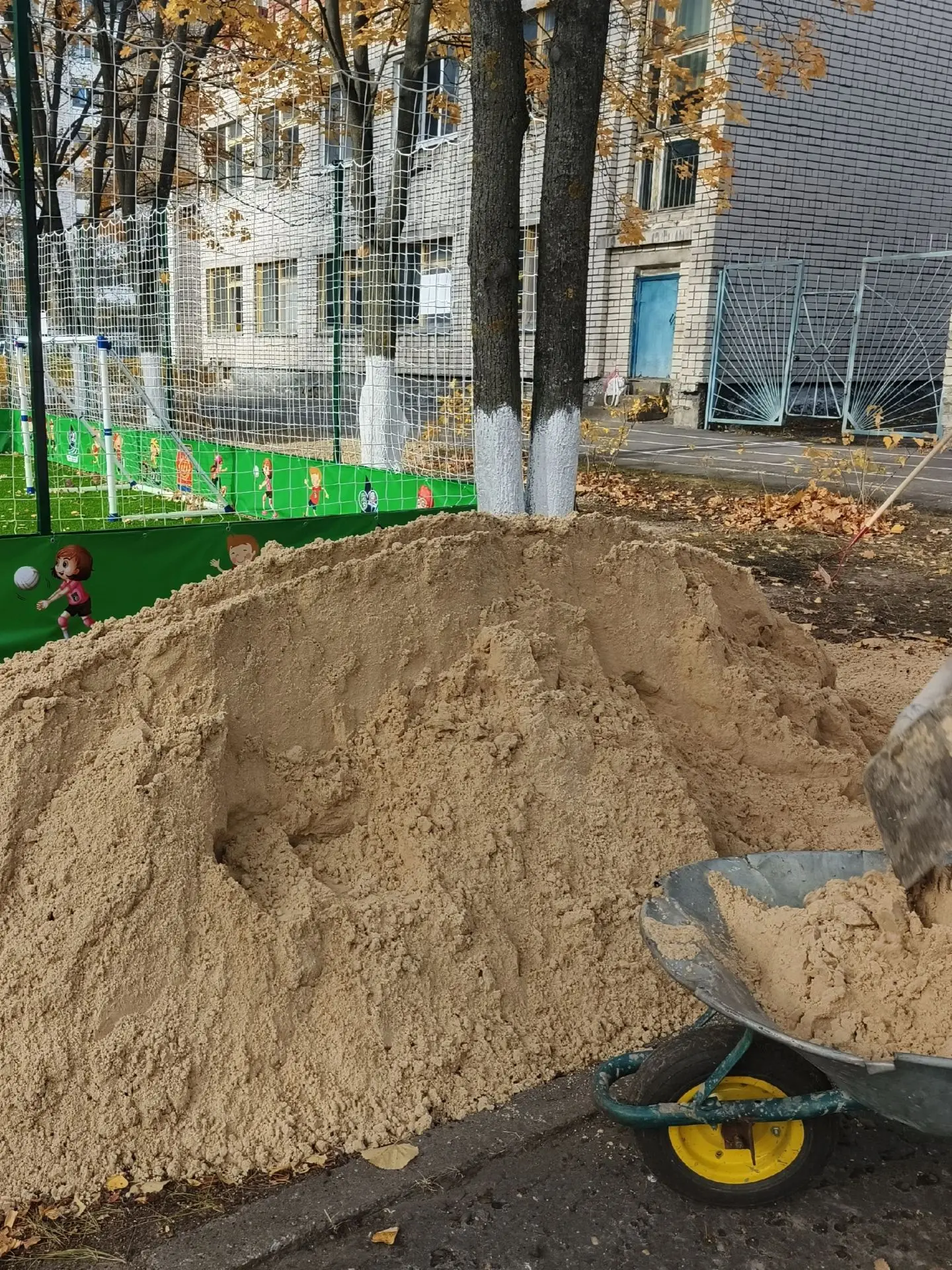 Благоустроили песком
